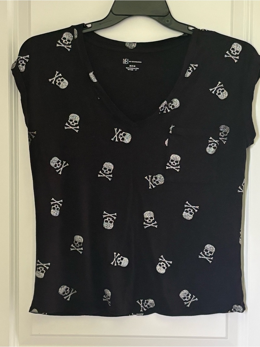 WOMENS No Boundaries Black Top with White Logo Print SZ-Large